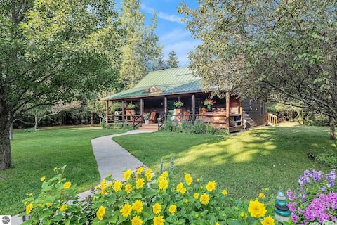 Majestic Maple Escapes | Hot Tub | Firepit