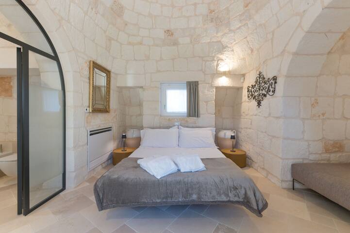 Trullo Brenda with swimming pool and jacuzzi gallery image 5