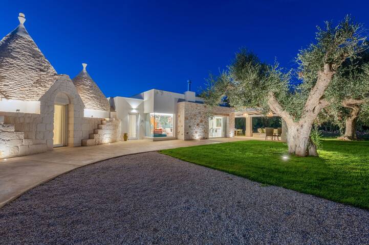 Trullo Brenda with swimming pool and jacuzzi gallery image 3
