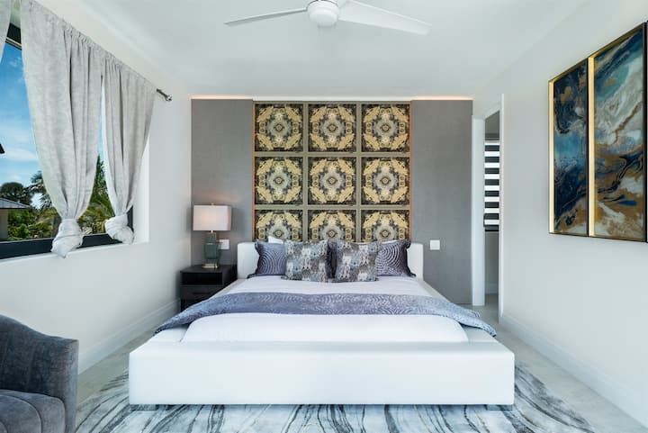 Horizon Beachfront Villa - Guest Bedroom 3