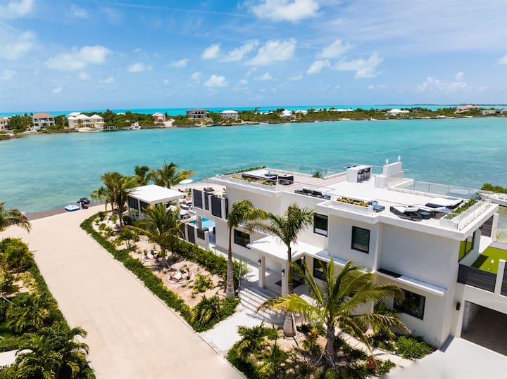 Horizon Beachfront Villa In Chalk Sound - Turks- und Caicosinseln