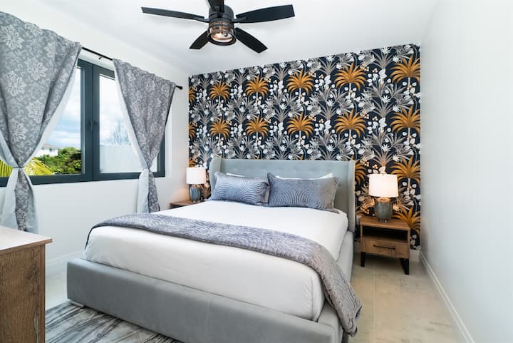 Horizon Beachfront Villa - Guest bedroom 2