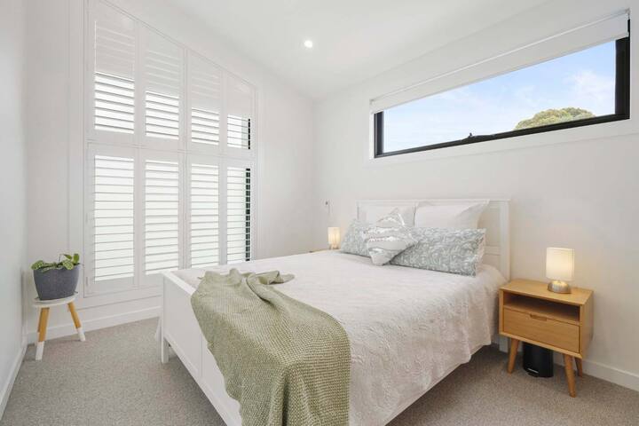 Peaceful Retreat with Backyard in Brunswick East gallery image 5