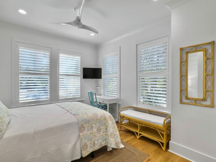 Queen Bedroom Cameron by the Sea | 3203 Cameron Blvd | Isle of Palms, SC | IOP Escapes