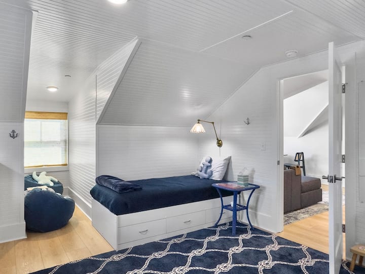 Twin room Cameron by the Sea | 3203 Cameron Blvd | Isle of Palms, SC | IOP Escapes