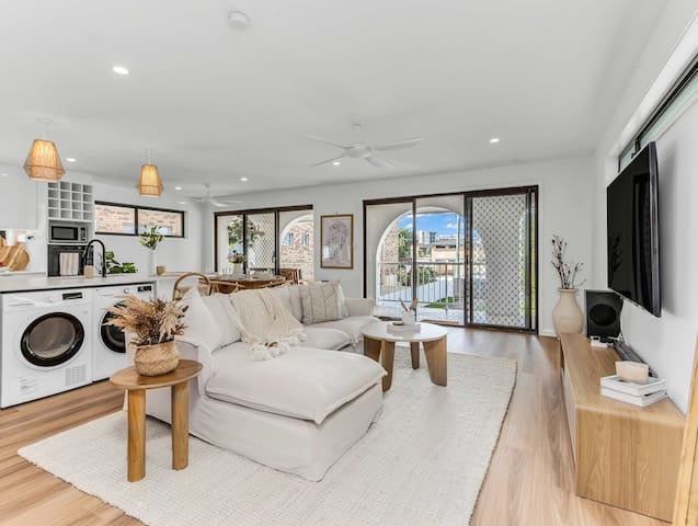 Coastal Sanctuary Minutes from Beach – Upper Level