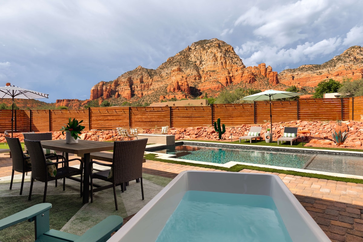 Outdoor lounge and firepit