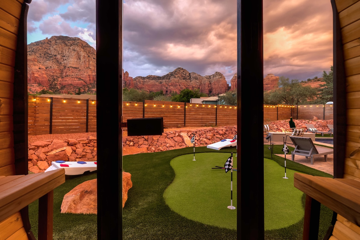 Mini-putt putting green