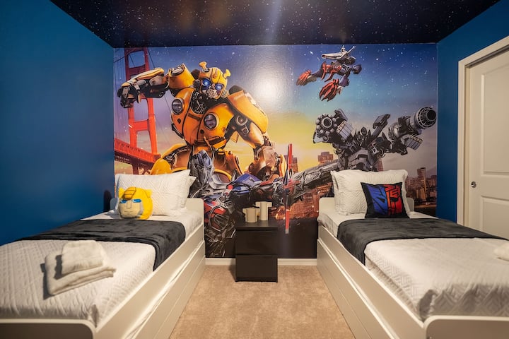 Fun and Relax, 10 Bed Home, Pool, Themed Rooms - Houses for Rent