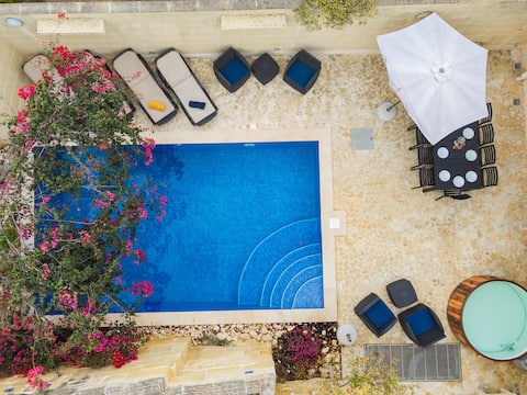 Ellie Boo - Farmhouse w/ Pool, Hot Tub, Games Room