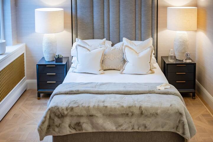 Exclusive two bedroom apartment in Mayfair gallery image 3