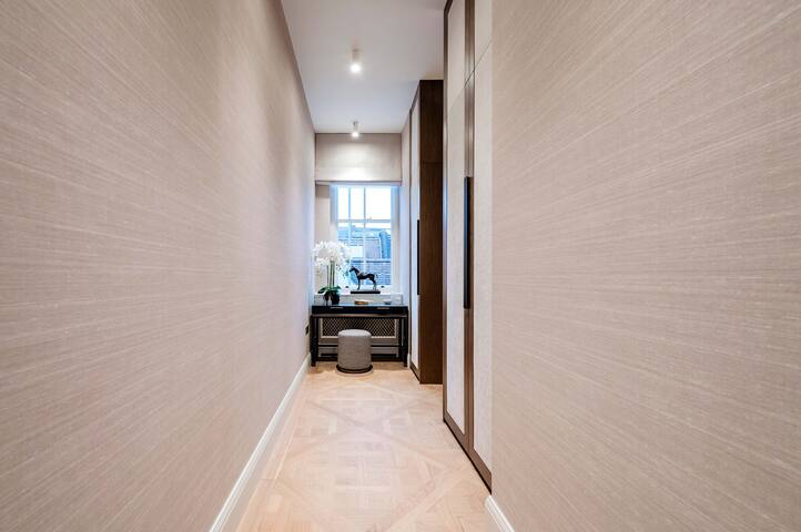Exclusive two bedroom apartment in Mayfair gallery image 5