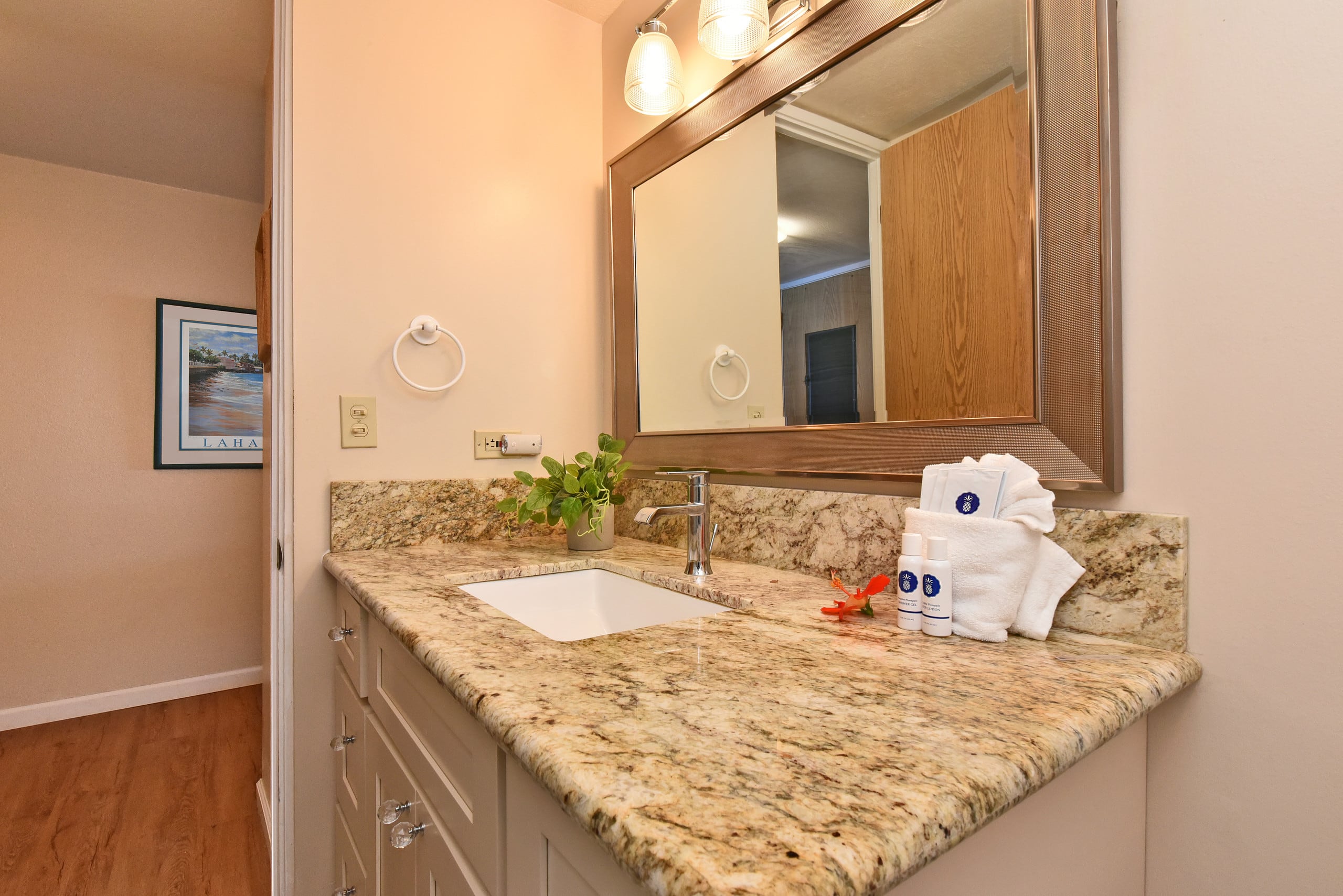 Condo in Lahaina · ★4.83 · 1 bedroom · 2 beds · 1 bath - Image 16