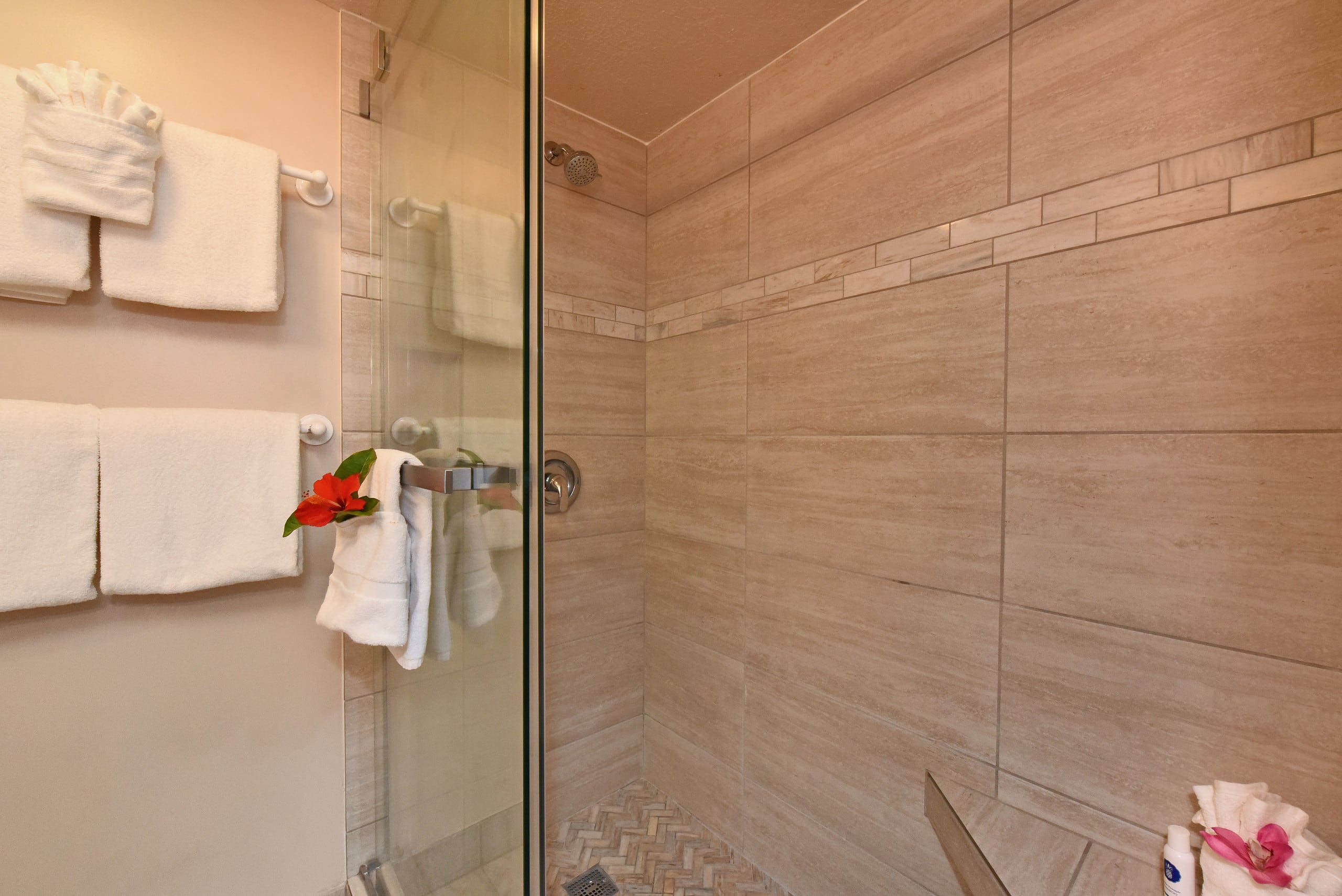 Condo in Lahaina · ★4.83 · 1 bedroom · 2 beds · 1 bath - Image 17