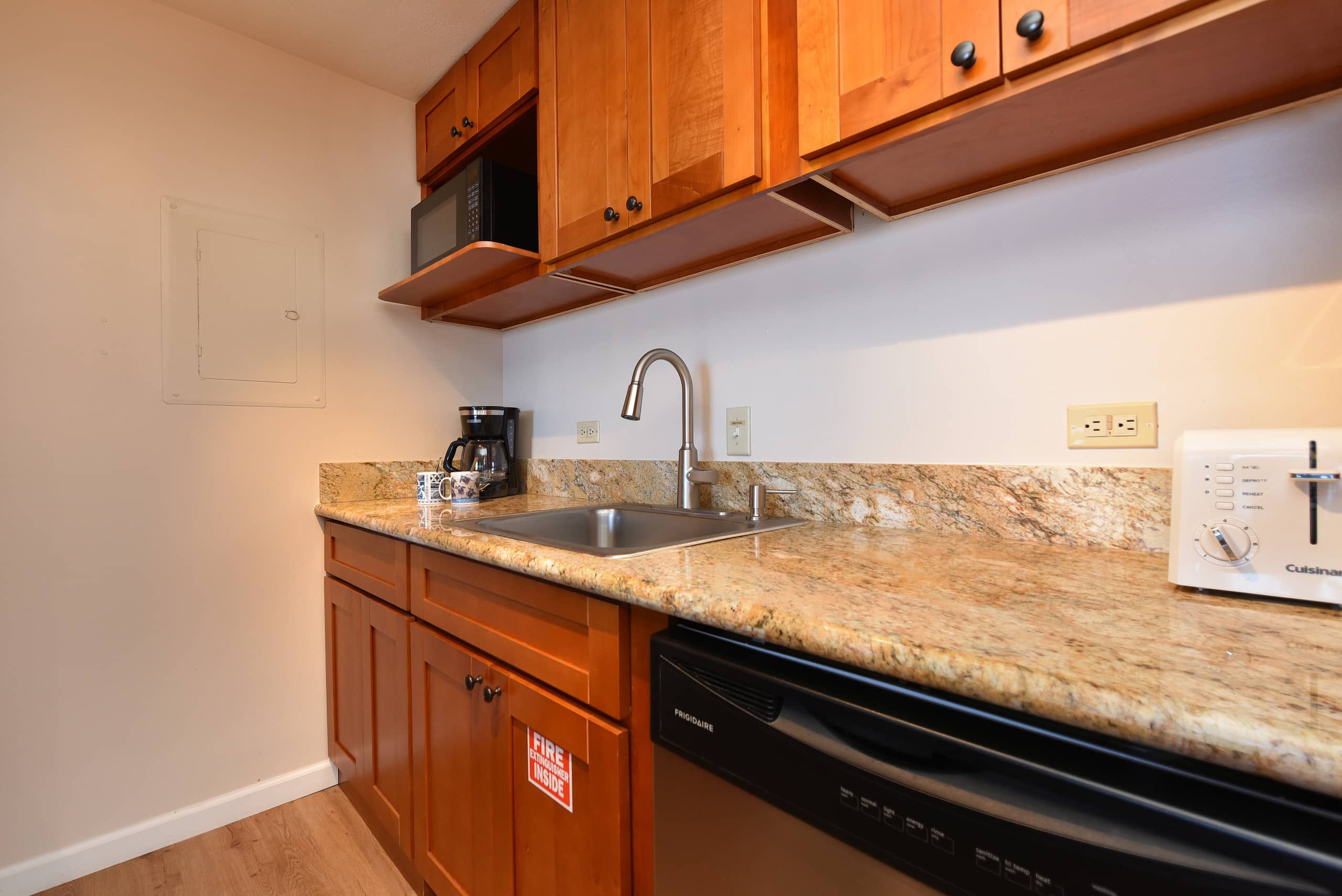 Condo in Lahaina · ★4.83 · 1 bedroom · 2 beds · 1 bath - Image 9