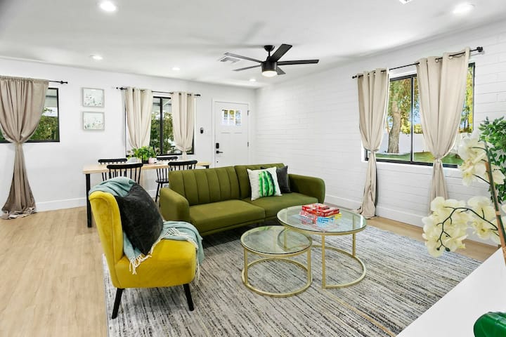 Phoenix Escape: Modern & Private | Kitchen W/ King - Phoenix-Sky-Harbor Airport (PHX)