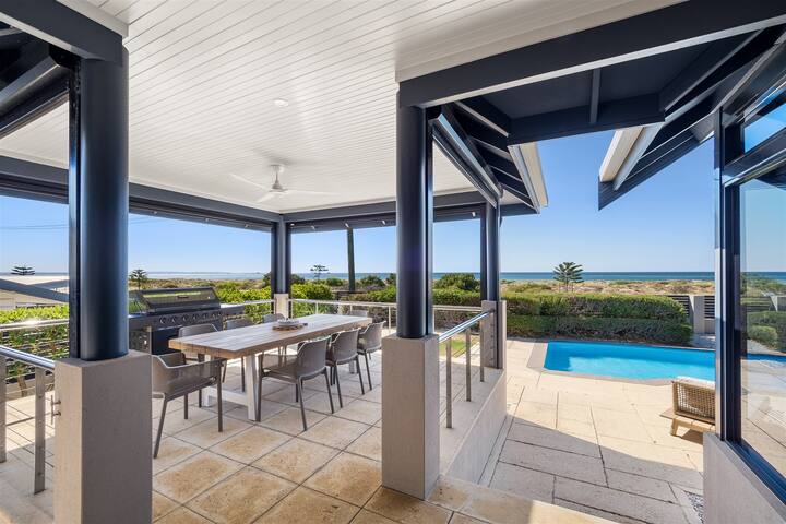 Tides Edge—Stunning Pool House by the Beach gallery image 3