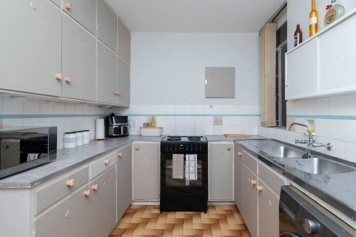 Spacious 2-Bed – Mouille Point gallery image 5