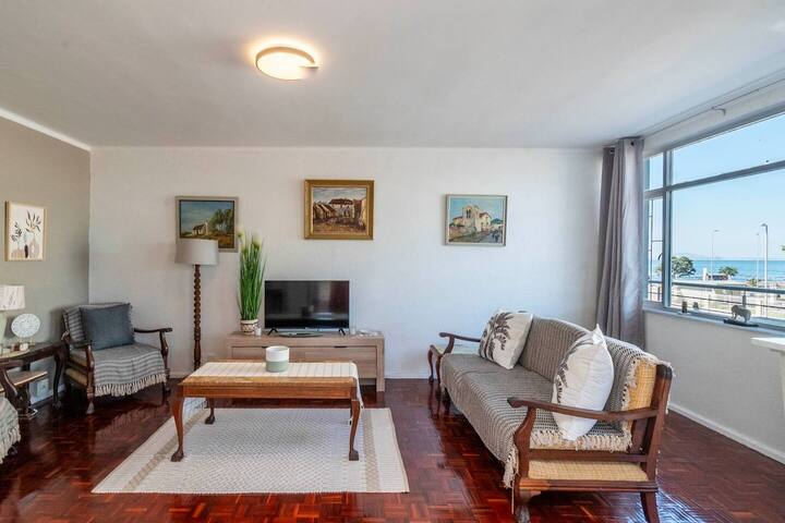 Spacious 2-Bed – Mouille Point gallery image 4