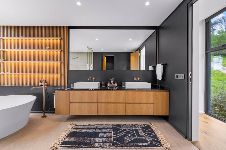 Tarentaal Kloof Villa in Higgovale gallery image 3