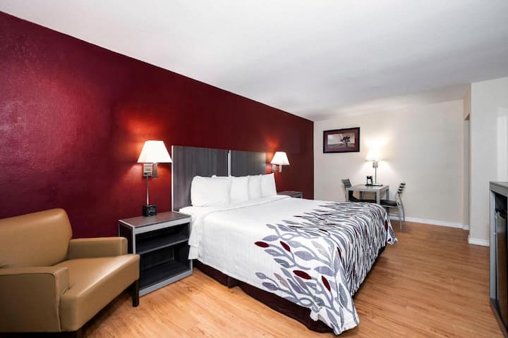 Unit with 1 King Bed