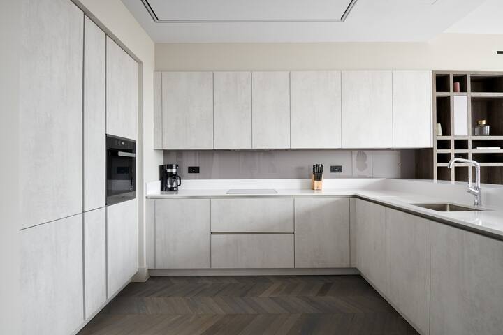 Sonder Back Hill | Two-Bedroom Apartment, Terrace gallery image 3