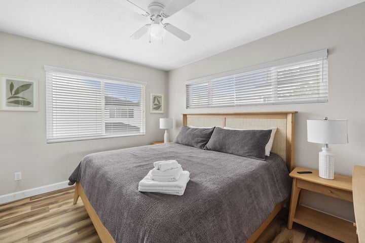 Exclusive Peninsula Point Retreat Steps To Sand - Newport Beach, CA