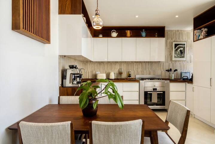 Renovated remote-work 3 bed gem with A/Cs & views! gallery image 3