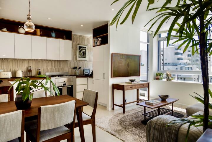 Renovated remote-work 3 bed gem with A/Cs & views! gallery image 2