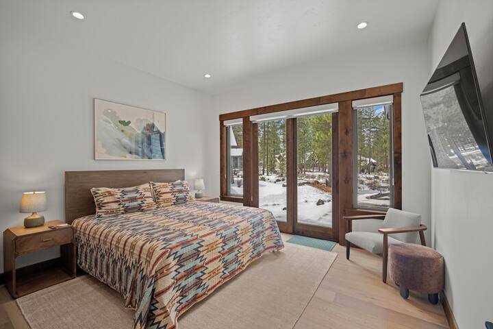 Luxe Caldera Lodge | Hot Tub, BBQ & Game Room