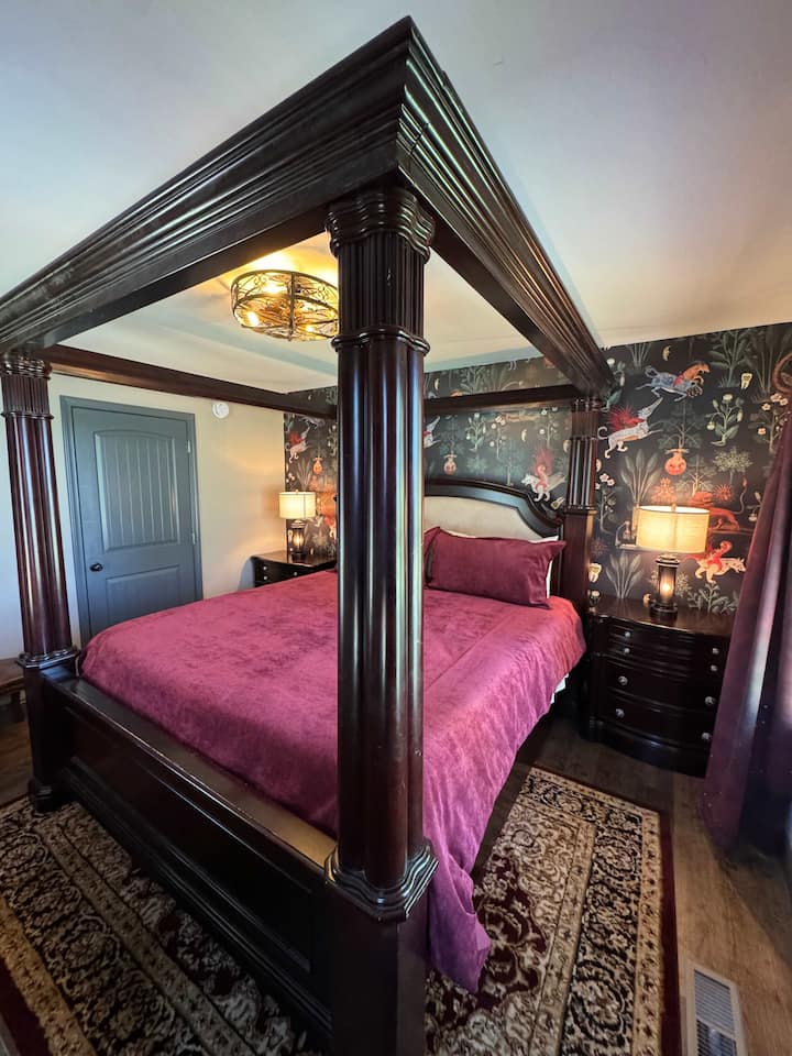 Master bedroom with a grand 4 Poster Bed