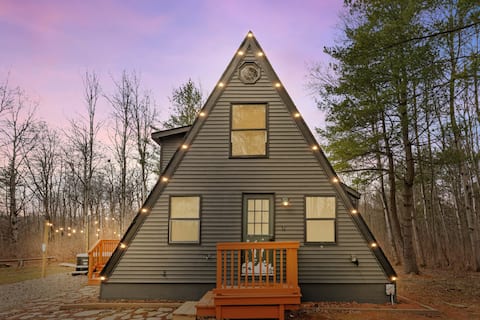 A-Frame w/ Hot tub & Fire Pit & Pet Friendly