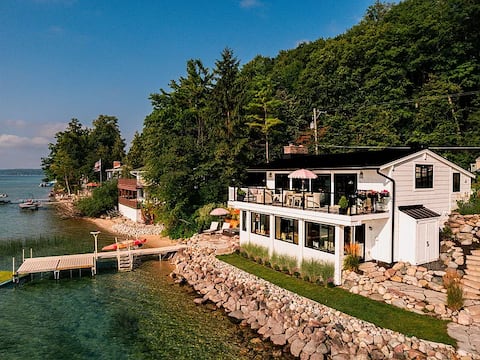 Waters Edge | Private Frontage+Dock | Hot Tub | AC