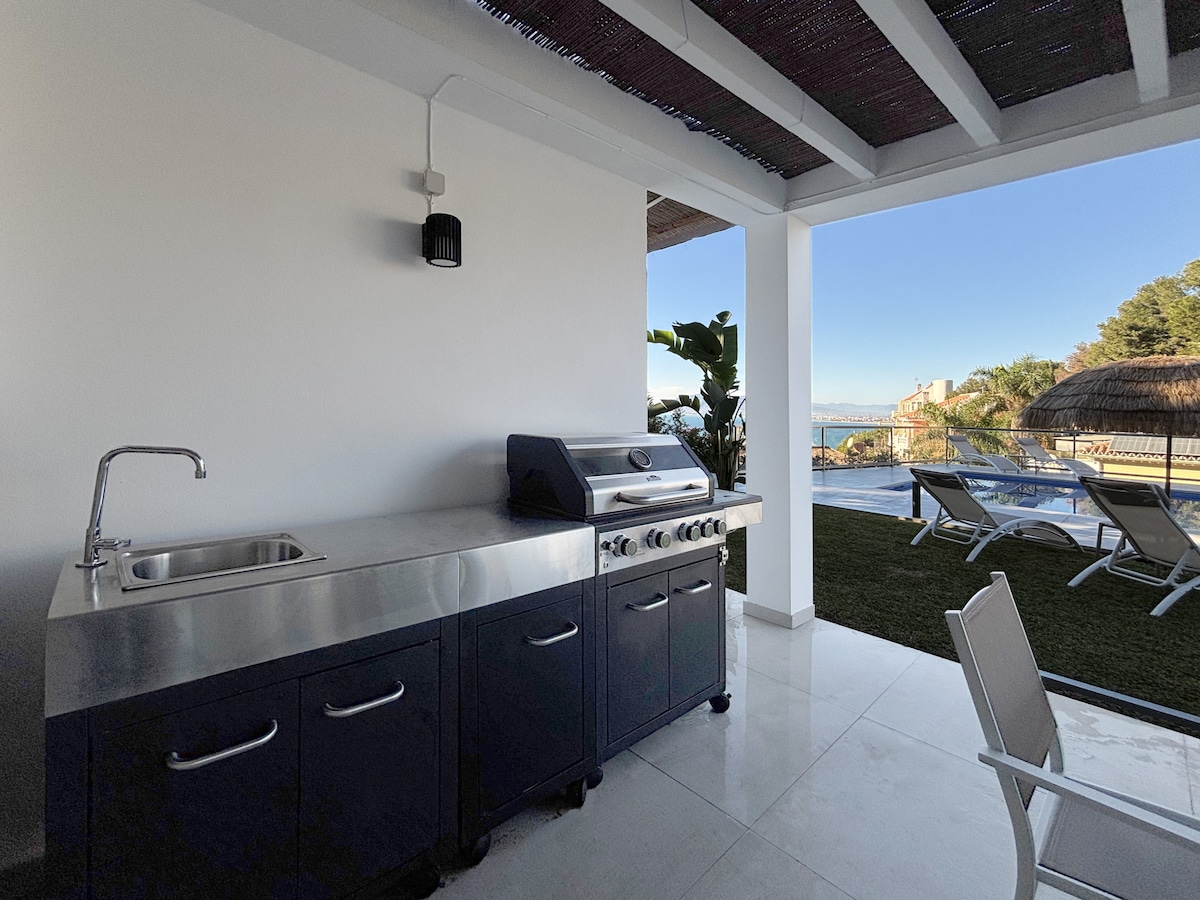 
barbacoa y piscina privada