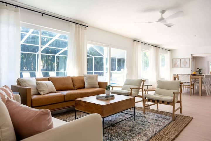 Lux Getaway Close To The Beach W/heated Pool & Spa - Tampa Bay, FL