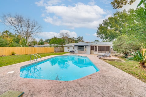 Foosball Games & Al Fresco Dining: Pensacola Home!