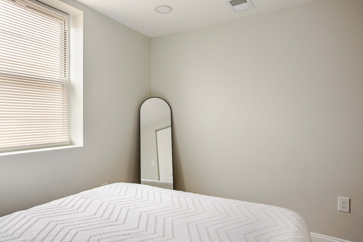 Minimalist S Center City