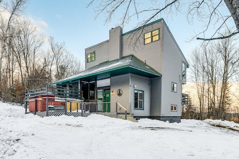 11 Mi to Sugarbush: Eclectic Ski House w/ Hot Tub!