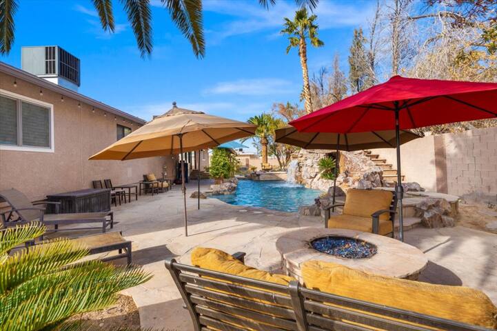 Las Vegas Lux | Pool | Hot Tub | Close to Strip! gallery image 4