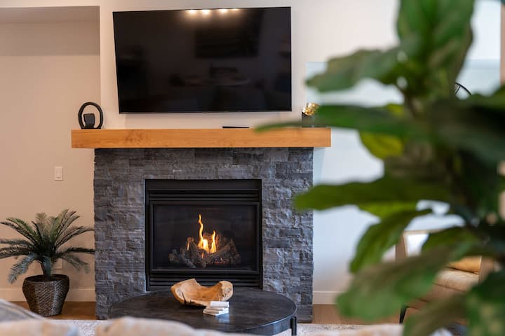 Top Floor 2 Level Unit W Hot Tub - Mountain Oasis - Canmore