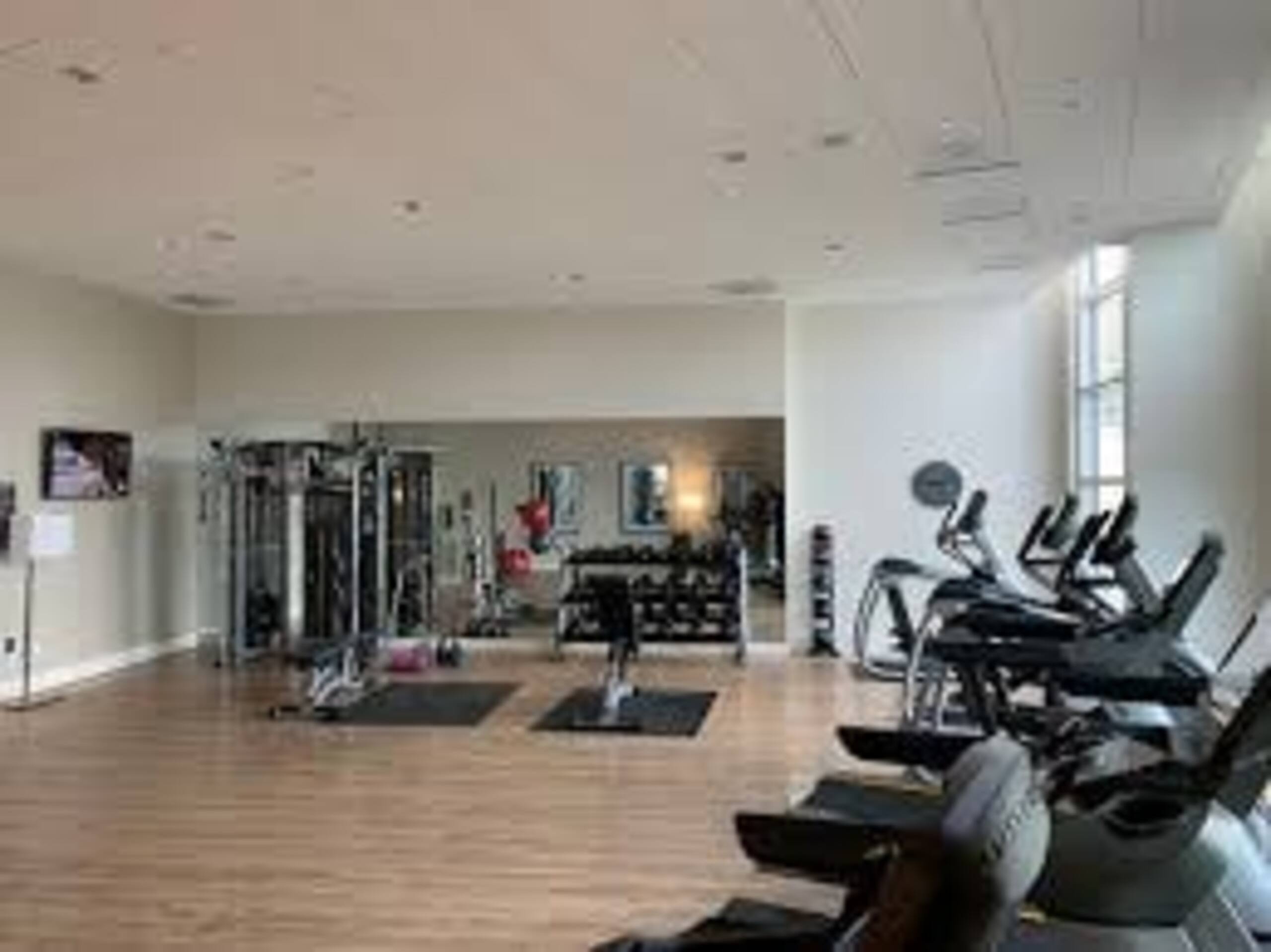 King Room Near Public Storage SAN - Image 15