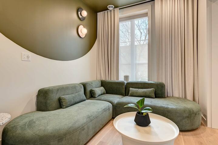 Luxury 4 beds, 4 bathrooms hotel-style apartment gallery image 5