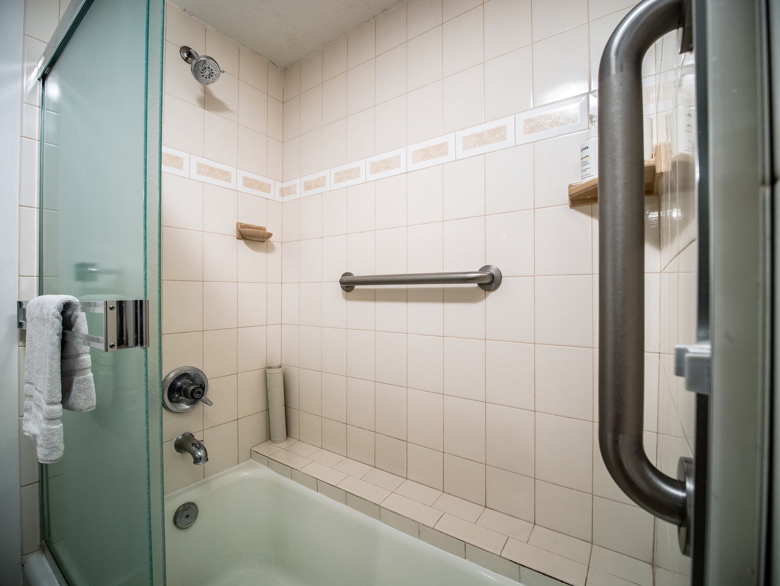 Home in Lahaina · ★5.0 · 2 bedrooms · 3 beds · 2 baths - Image 18