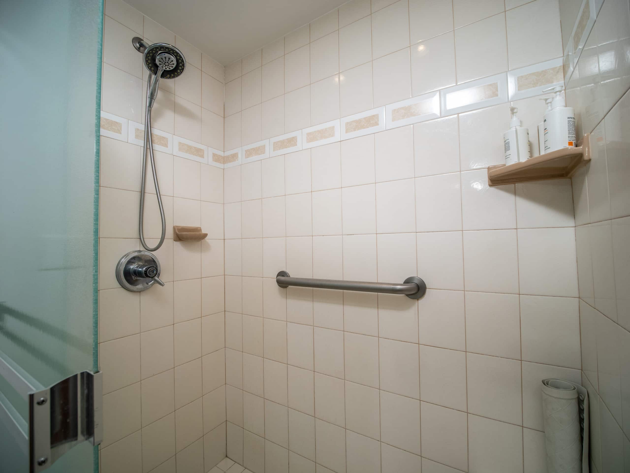 Home in Lahaina · ★5.0 · 2 bedrooms · 3 beds · 2 baths - Image 16