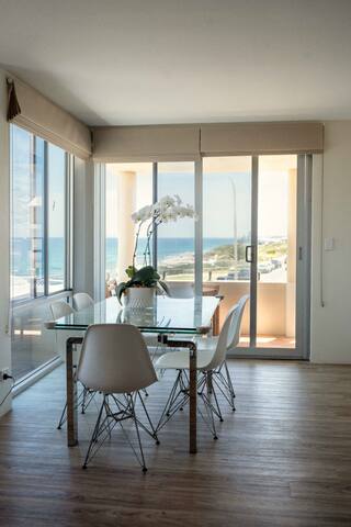 Cottesloe Beach View Apartment No8 gallery image 5
