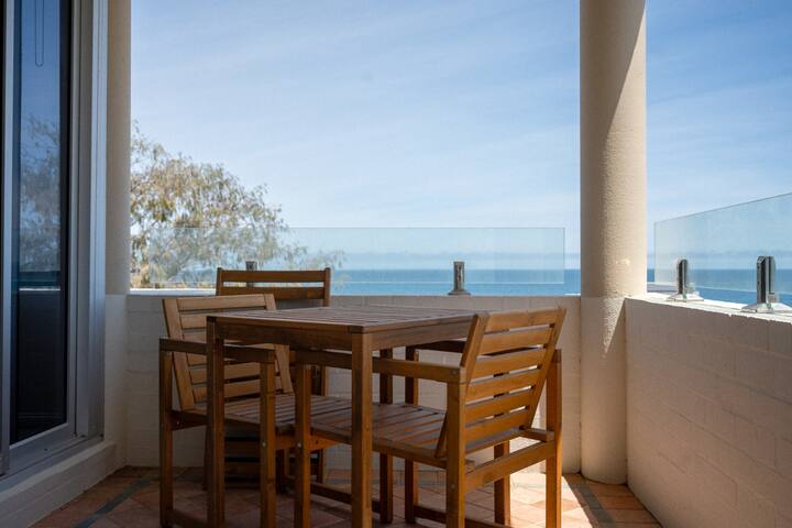 Cottesloe Beach View Apartment No8 gallery image 2