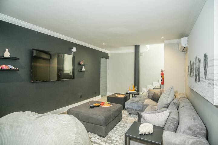 The Argyle Camps Bay -Pool, 5min to beach, Hot tub gallery image 4