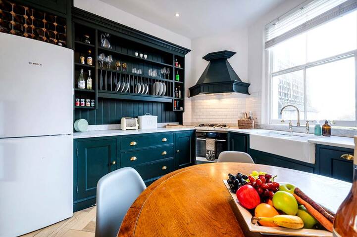 The Chelsea Flower 2 bed -by Out of Office Lifesty gallery image 3