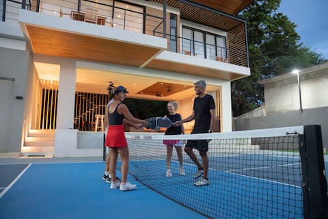 Casa Wasabi Beachfront home w/ Pickleball Court