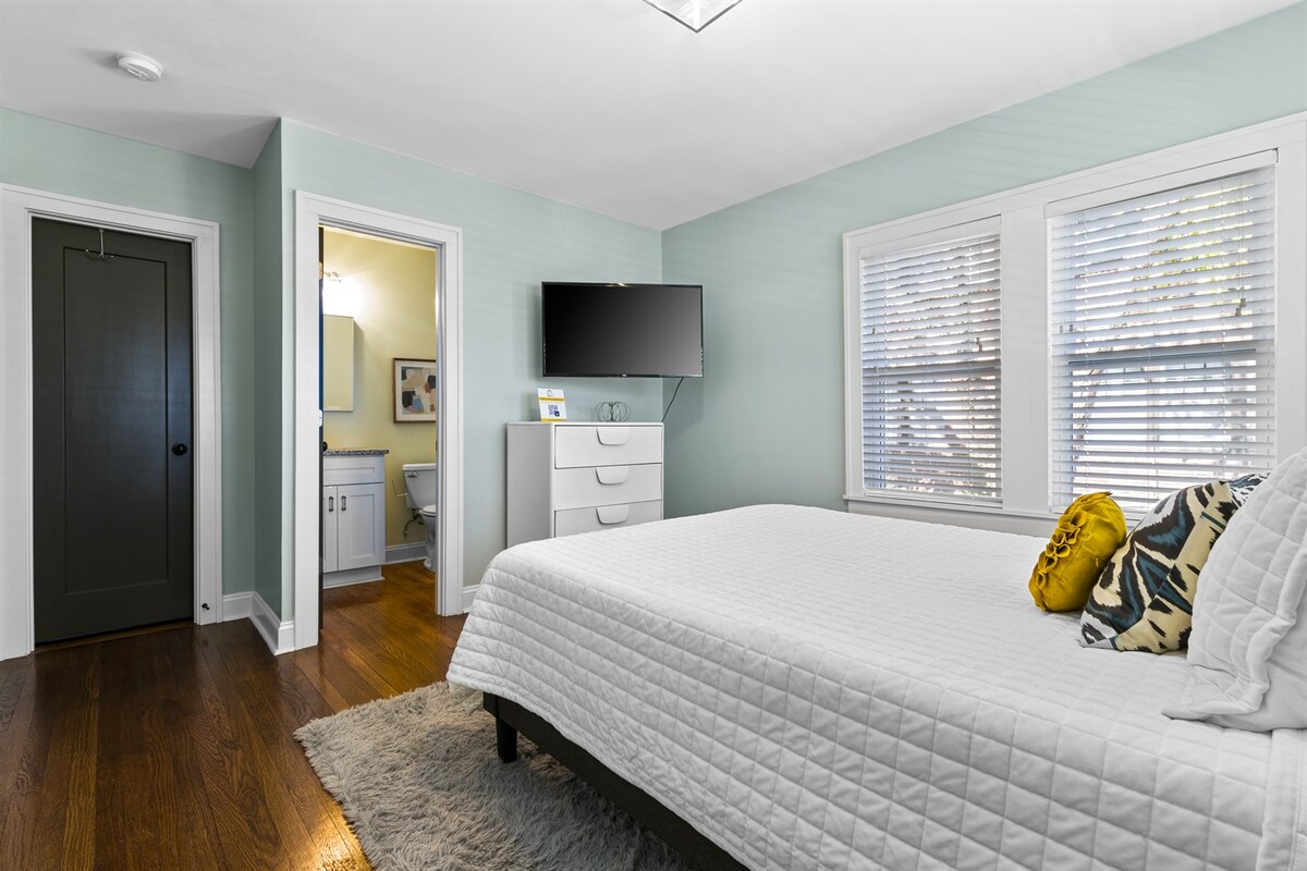 1号卧室有套房全功能卫生间